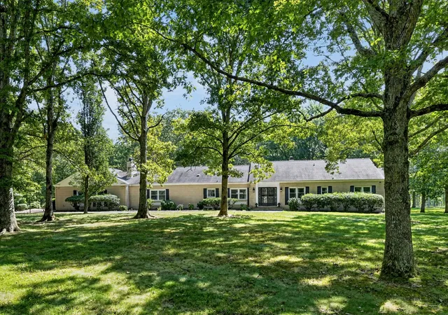 Photo 2 of Single family home for sale at 1110 Peavine Rd, Crossville, TN 38571 | MLS# 3603989 | Listing updated on 2026-10-01