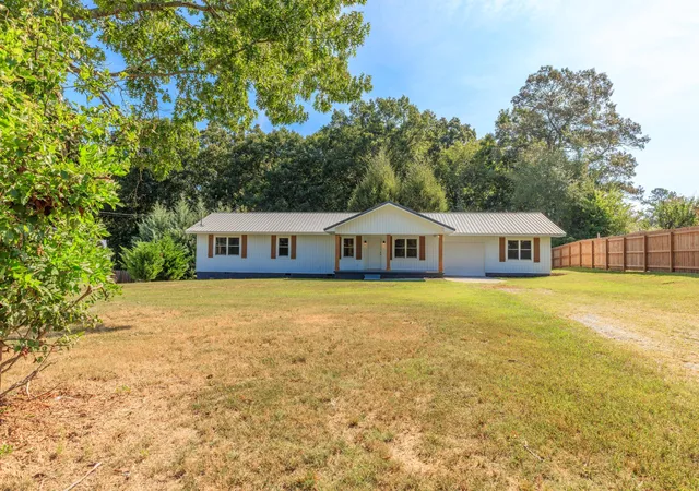 Single family home for sale at 679 Arnold Ln, La Fayette, GA 30728 | MLS# 3594468
