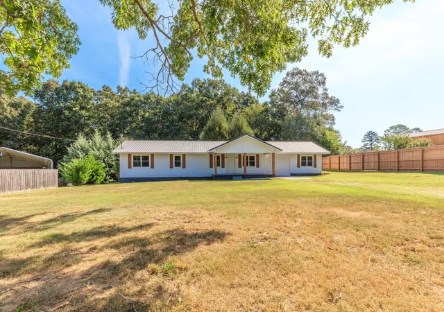 Photo 3 of Single family home for sale at 679 Arnold Ln, La Fayette, GA 30728 | MLS# 3594468 | Listing updated on 2026-10-09