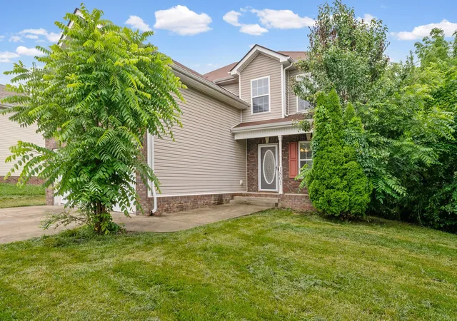Photo 3 of Single family home for sale at 1801 Jackie Lorraine Dr, Clarksville, TN 37042 | MLS# 3594472 | Listing updated on 2026-10-27
