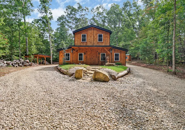 Photo 1 of Single family home for sale at 42 Staley Way, Crossville, TN 38555 | MLS# 3594496 | Listing updated on 2026-09-29