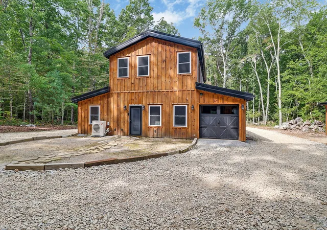 Photo 2 of Single family home for sale at 42 Staley Way, Crossville, TN 38555 | MLS# 3594496 | Listing updated on 2026-09-29
