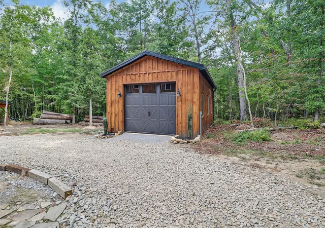 Photo 3 of Single family home for sale at 42 Staley Way, Crossville, TN 38555 | MLS# 3594496 | Listing updated on 2026-09-29