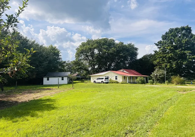 Photo 2 of Single family home for sale at 3595 Powers Brg Rd, Manchester, TN 37355 | MLS# 3594508 | Listing updated on 2026-10-01