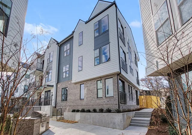 Listing Photo 2 - Condo for sale in building located at 505 Community Ct, Nashville, TN 37209 - Unit #303