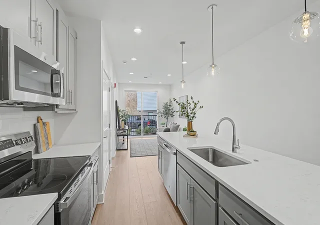 Listing Photo 5 - Condo for sale in building located at 505 Community Ct, Nashville, TN 37209 - Unit #303