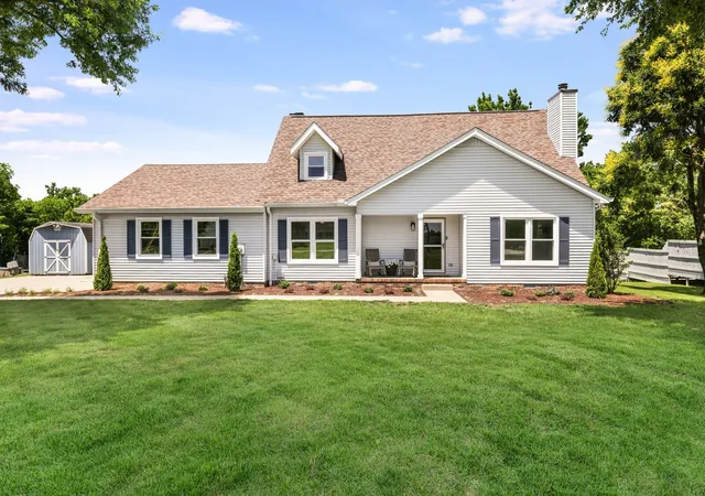 Photo 1 of Single family home for sale at 1208 Newmans Trl, Hendersonville, TN 37075 | MLS# 3594532 | Listing updated on 2026-09-29