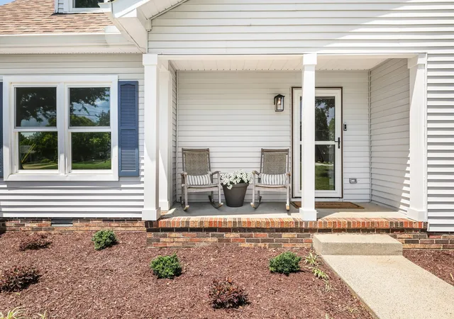 Photo 3 of Single family home for sale at 1208 Newmans Trl, Hendersonville, TN 37075 | MLS# 3594532 | Listing updated on 2026-09-29