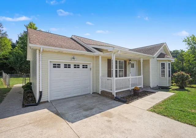Photo 1 of Single family home for sale at 2650 Cummings Cir, Clarksville, TN 37042 | MLS# 3594531 | Listing updated on 2026-10-27