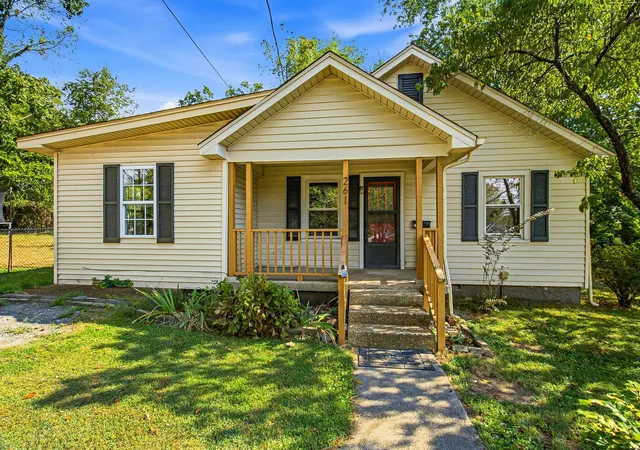 Single family home for sale at 261 E Eastland St, Gallatin, TN 37066 | MLS# 3594536