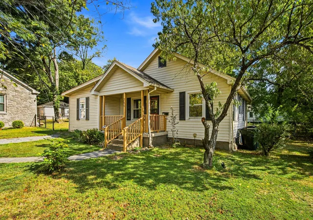 Photo 3 of Single family home for sale at 261 E Eastland St, Gallatin, TN 37066 | MLS# 3594536 | Listing updated on 2026-10-07
