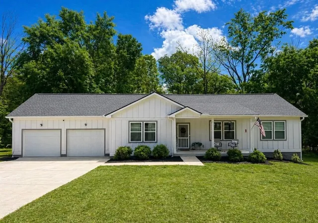 Photo 1 of Single family home for sale at 1505 E Piney Rd, Dickson, TN 37055 | MLS# 3597015 | Listing updated on 2026-09-21