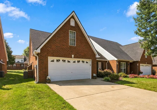 Photo 3 of Townhouse for sale at 366 Golfview Ct, Murfreesboro, TN 37127 | MLS# 3596099 | Listing updated on 2026-09-23