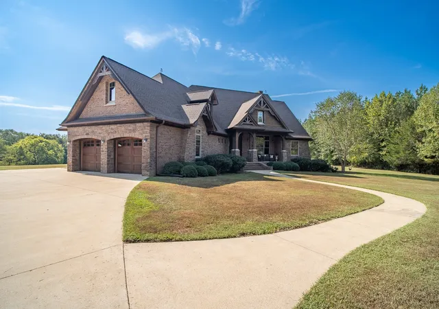 Photo 3 of Single family home for sale at 305 State Line Rd, Saint Joseph, TN 38481 | MLS# 3598770 | Listing updated on 2026-10-05