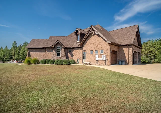 Photo 4 of Single family home for sale at 305 State Line Rd, Saint Joseph, TN 38481 | MLS# 3598770 | Listing updated on 2026-10-05