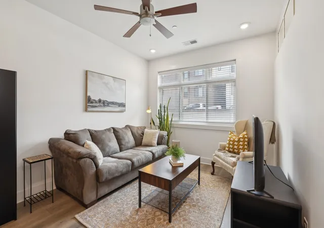 Listing Photo 5 - Condo for sale in building located at 1609 Marshall Holw Dr, Nashville, TN 37203 - Unit #104