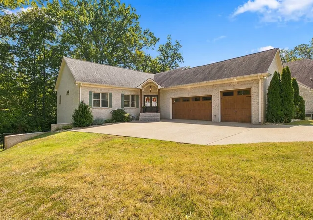 Photo 1 of Single family home for sale at 318 Cedar Holw Ct, Lebanon, TN 37087 | MLS# 3595309 | Listing updated on 2026-09-29