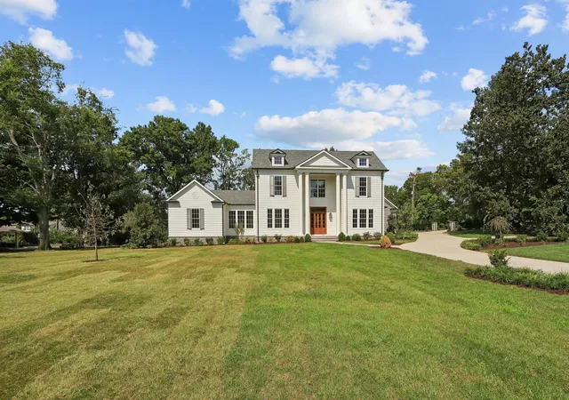 Photo 2 of Mansion for sale at 1000 Stonewall Dr, Nashville, TN 37220 | MLS# 3594587 | Listing updated on 2026-10-02