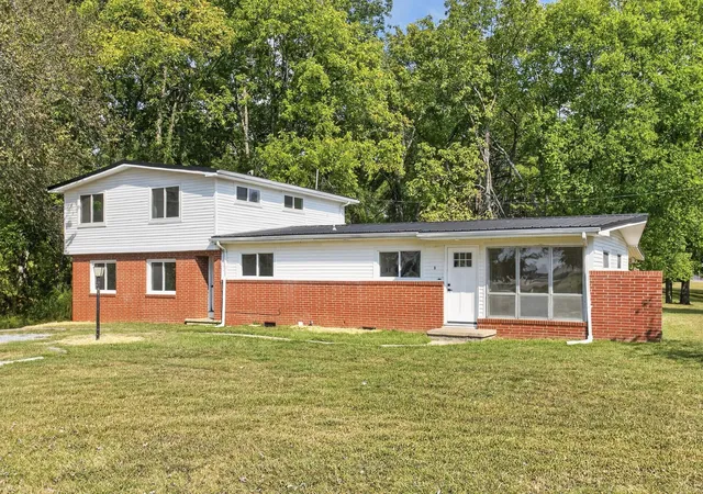 Photo 2 of Multi family home for sale at 150 Pembroke Oak Grv Rd, Oak Grove, KY 42262 | MLS# 3595876 | Listing updated on 2026-10-13