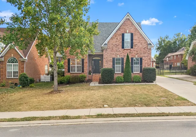 Single family home for sale at 5427 Saint Ives Dr, Murfreesboro, TN 37128 | MLS# 3601466
