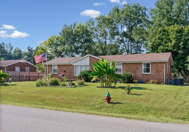 Photo 1 of Single family home for sale at 2404 Green Acres Dr, Clarksville, TN 37042 | MLS# 3596185 | Listing updated on 2026-10-24