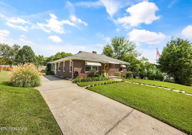 Photo 1 of Sale Pending at 1224 Park St, Sweetwater, TN 37874 | MLS# 3594582 | Listing updated on 2026-09-30