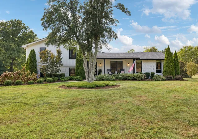 Photo 2 of Single family home for sale at 513 Mansion Dr, Brentwood, TN 37027 | MLS# 3594629 | Listing updated on 2026-10-05