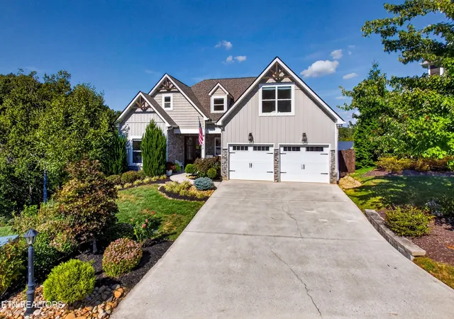 Photo 2 of Single family home for sale at 1852 Pierceson Point Ln, Knoxville, TN 37932 | MLS# 3615688 | Listing updated on 2026-10-09