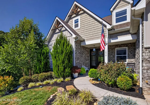 Photo 3 of Single family home for sale at 1852 Pierceson Point Ln, Knoxville, TN 37932 | MLS# 3615688 | Listing updated on 2026-10-09