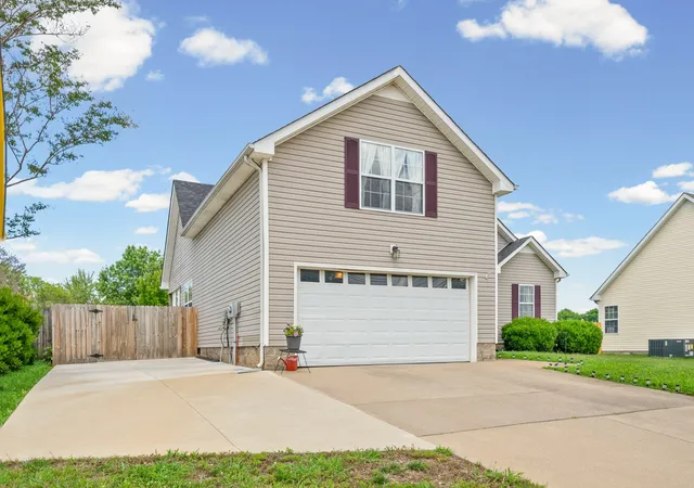 Photo 3 of Single family home for sale at 3795 Madeline Ct, Clarksville, TN 37042 | MLS# 3595310 | Listing updated on 2026-09-19