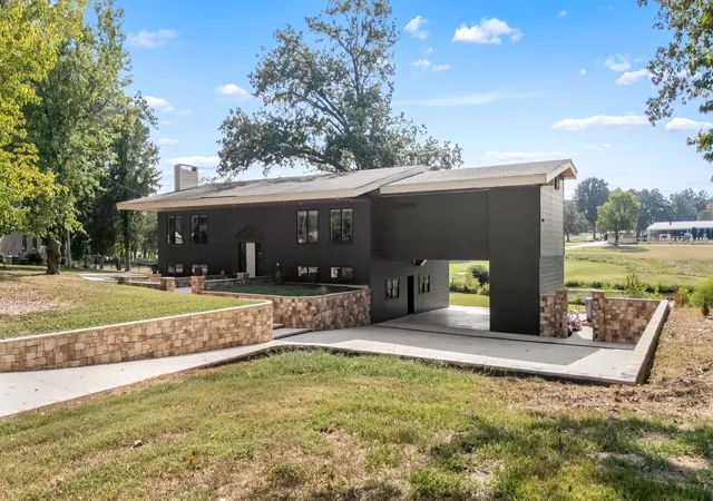 Photo 3 of Single family home for sale at 111 Lakewood Dr, Tullahoma, TN 37388 | MLS# 3602581 | Listing updated on 2026-10-08