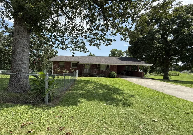 Photo 1 of Single family home for sale at 200 N Church Ave, Rockwood, TN 37854 | MLS# 3595026 | Listing updated on 2026-10-01