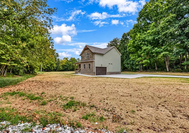 Photo 3 of Single family home for sale at 1066 Indian Crk Rd, Cumberland Furnace, TN 37051 | MLS# 3596149 | Listing updated on 2026-10-27