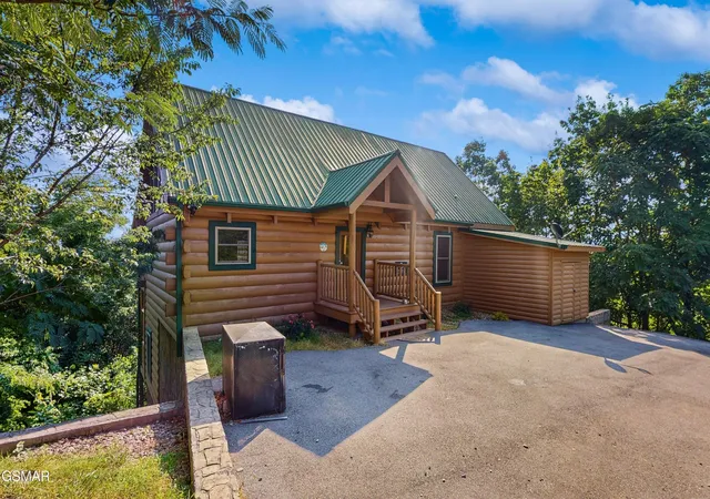 Photo 1 of Single family home for sale at 3221 Engle Town Rd, Sevierville, TN 37862 | MLS# 3595022 | Listing updated on 2026-10-03