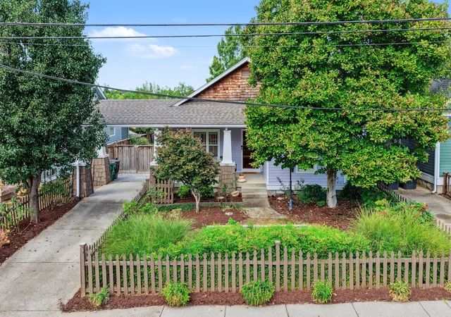 Photo 1 of Single family home for sale at 1415 Fatherland St, Nashville, TN 37206 | MLS# 3603411 | Listing updated on 2026-10-08