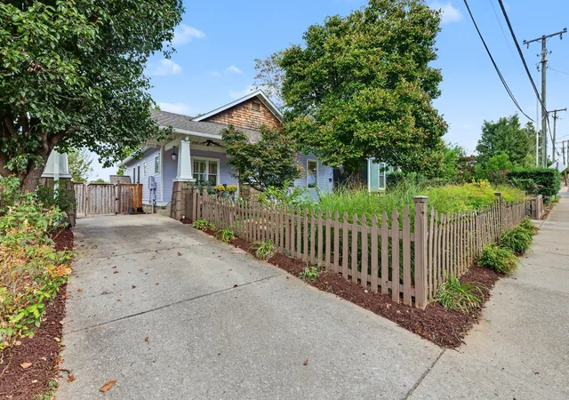 Photo 2 of Single family home for sale at 1415 Fatherland St, Nashville, TN 37206 | MLS# 3603411 | Listing updated on 2026-10-08
