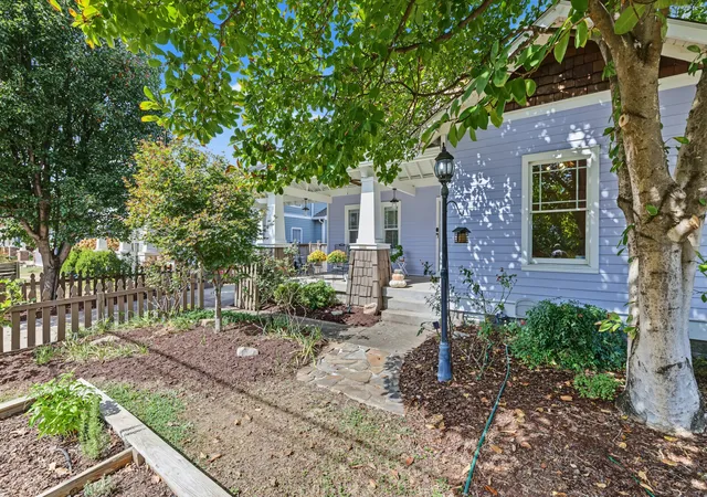Photo 3 of Single family home for sale at 1415 Fatherland St, Nashville, TN 37206 | MLS# 3603411 | Listing updated on 2026-10-08