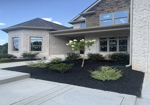 Photo 2 of Single family home for sale at 1501 Riggins Dr, Clarksville, TN 37042 | MLS# 3596164 | Listing updated on 2026-09-19