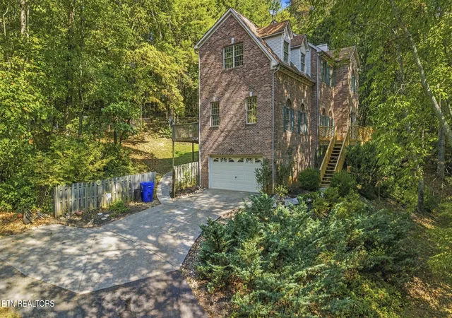 Photo 3 of Single family home for sale at 1221 Night Hawk Ln, Knoxville, TN 37923 | MLS# 3595676 | Listing updated on 2026-09-19