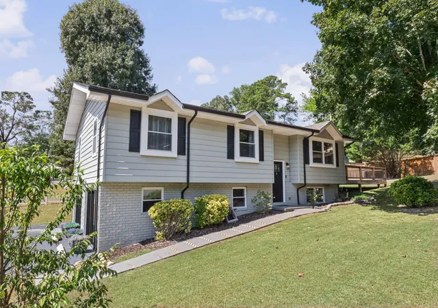 Photo 2 of Single family home for sale at 4801 Basswood Dr, Chattanooga, TN 37416 | MLS# 3595779 | Listing updated on 2026-10-06