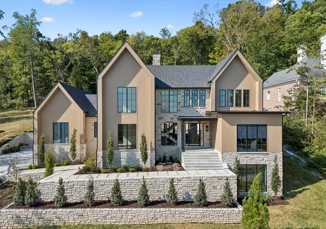 Photo 2 of Mansion for sale at 541 Turtle Crk Dr, Brentwood, TN 37027 | MLS# 3596251 | Listing updated on 2026-09-26