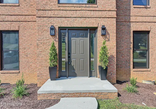 Photo 3 of Single family home for sale at 10108 Delle Meade Dr, Knoxville, TN 37931 | MLS# 3596134 | Listing updated on 2026-10-08