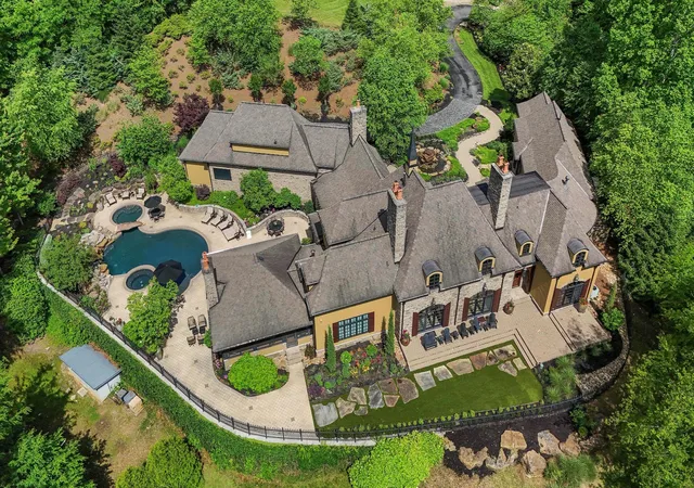 Photo 1 of Mansion for sale at 255 Villa Segrata N Ridge Rd, Sevierville, TN 37876 | MLS# 3597656 | Listing updated on 2026-09-30
