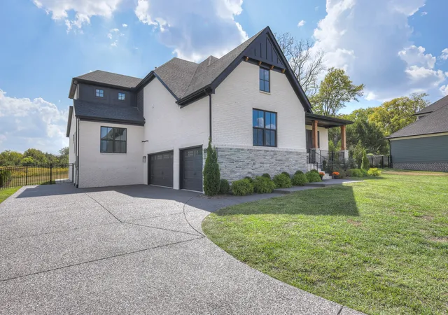 Photo 2 of Single family home for sale at 3384 Sarah Bee Ln, Thompsons Station, TN 37179 | MLS# 3596213 | Listing updated on 2026-09-27