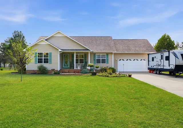 Photo 1 of Single family home for sale at 1608 Parker Rd, Manchester, TN 37355 | MLS# 3596150 | Listing updated on 2026-10-03
