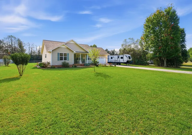 Photo 3 of Single family home for sale at 1608 Parker Rd, Manchester, TN 37355 | MLS# 3596150 | Listing updated on 2026-10-03