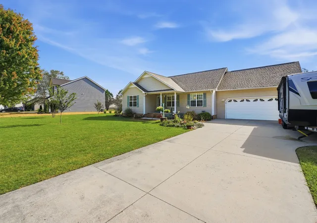 Photo 3 of Single family home for sale at 1608 Parker Rd, Manchester, TN 37355 | MLS# 3596150 | Listing updated on 2026-10-03