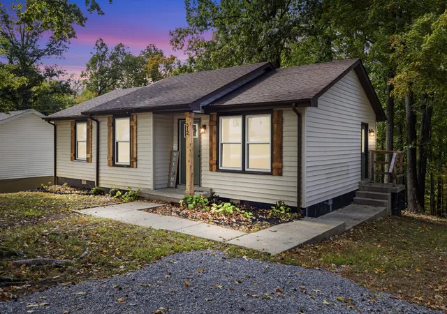 Photo 1 of Single family home for sale at 512 Aspen Dr, Clarksville, TN 37042 | MLS# 3610140 | Listing updated on 2026-10-09