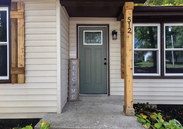 Photo 2 of Single family home for sale at 512 Aspen Dr, Clarksville, TN 37042 | MLS# 3610140 | Listing updated on 2026-10-09