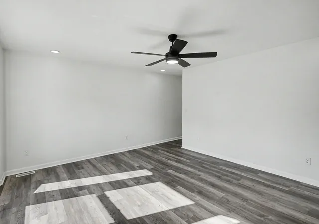 Photo 2 of Single family home for sale at 572 Donna Dr, Clarksville, TN 37042 | MLS# 3597154 | Listing updated on 2026-09-21